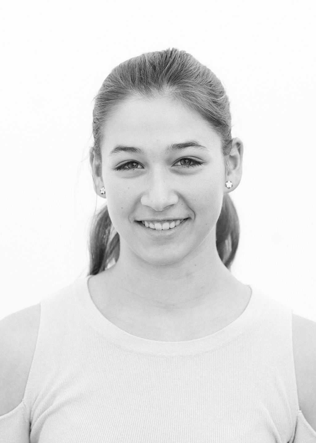 Bild zeigt Mitarbeiterin Madlen Gröger, Steuerfachangestellte und Fachassistentin Rechnungswesen und Controlling