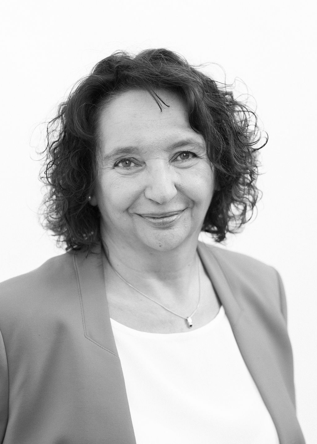 Bild zeigt Mitarbeiterin Christl Leinauer, Steuerfachwirtin