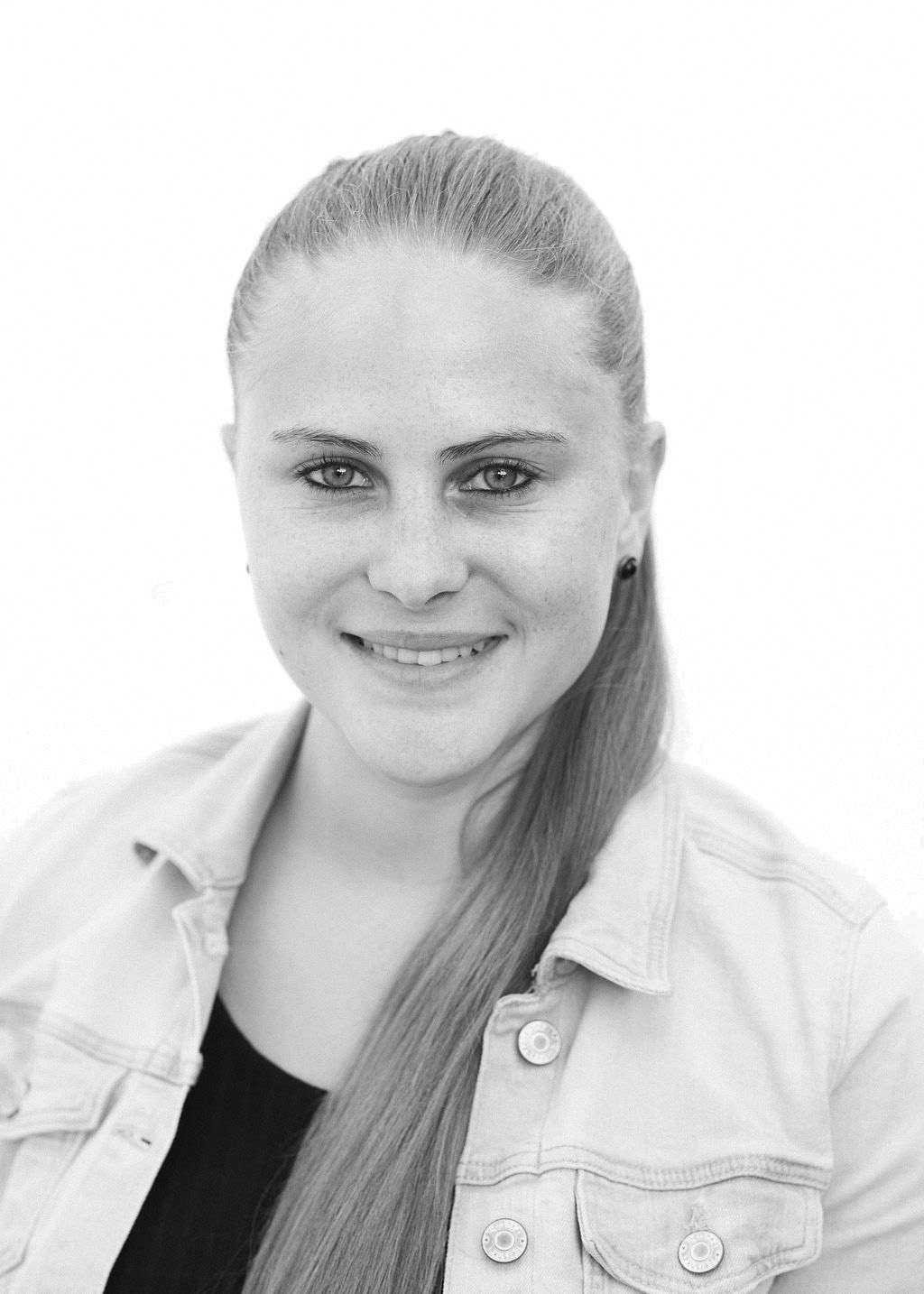 Bild zeigt Mitarbeiterin Maren Franz, Steuerfachangestellte und Fachassistentin für Lohn und Gehalt